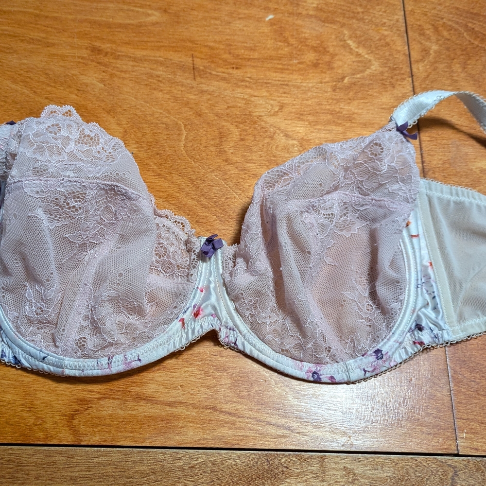 Lace Underwire Bra in Cream and Purple